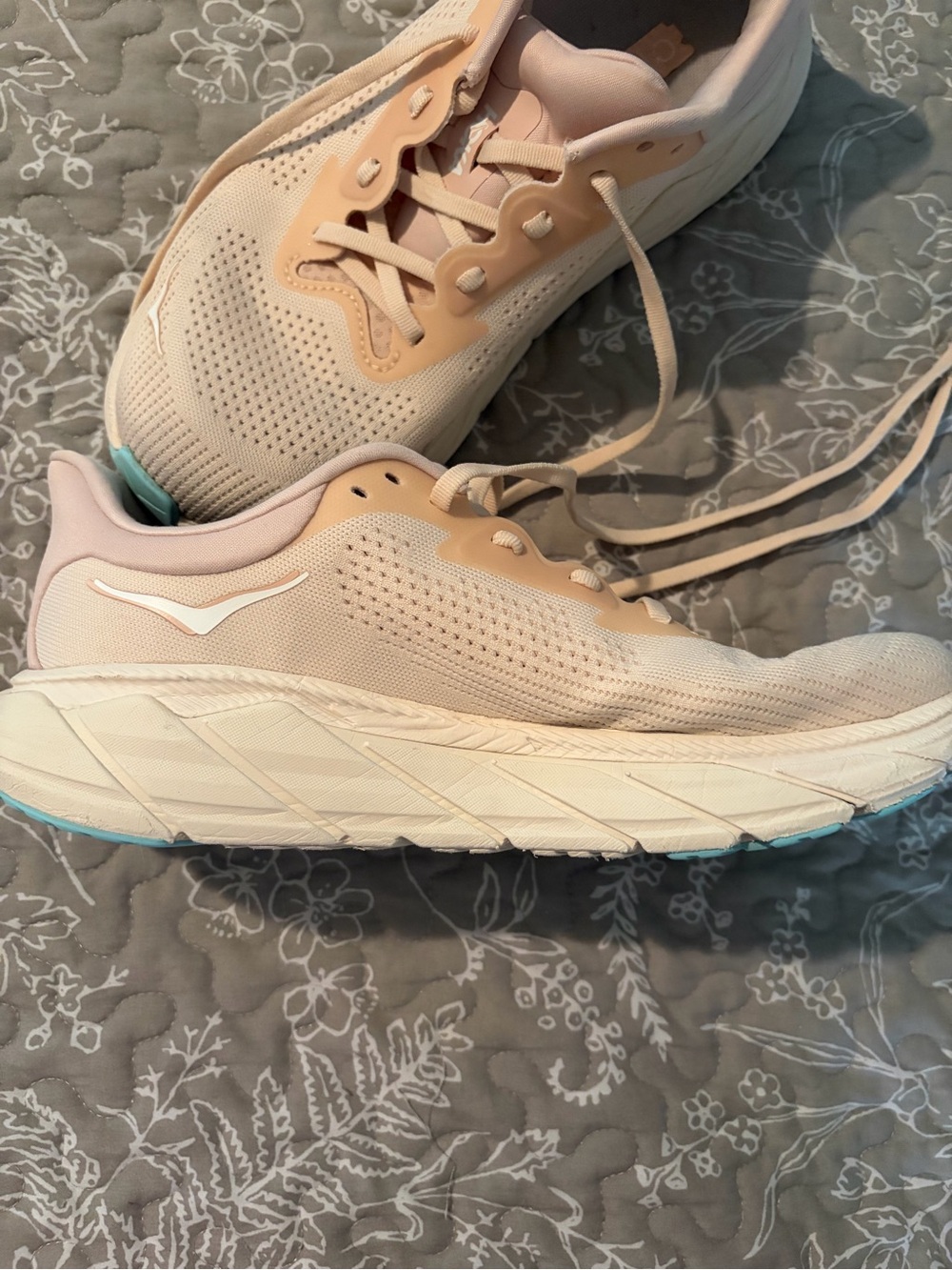 Hoka Arahi 7 Women's Cream/Beige Athletic Running Shoes - Picture 2 of 7